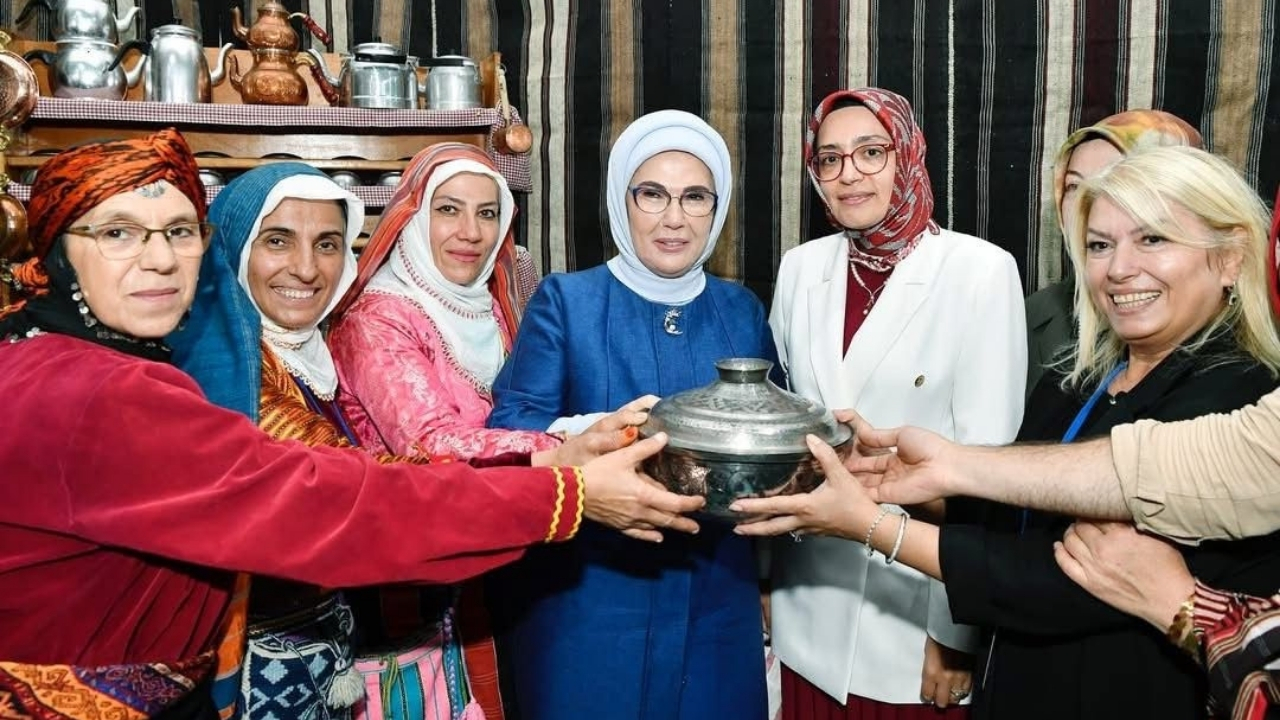 Emine Erdoğan, Rize Gastronomi Günleri’nde kadın üreticilerle buluştu