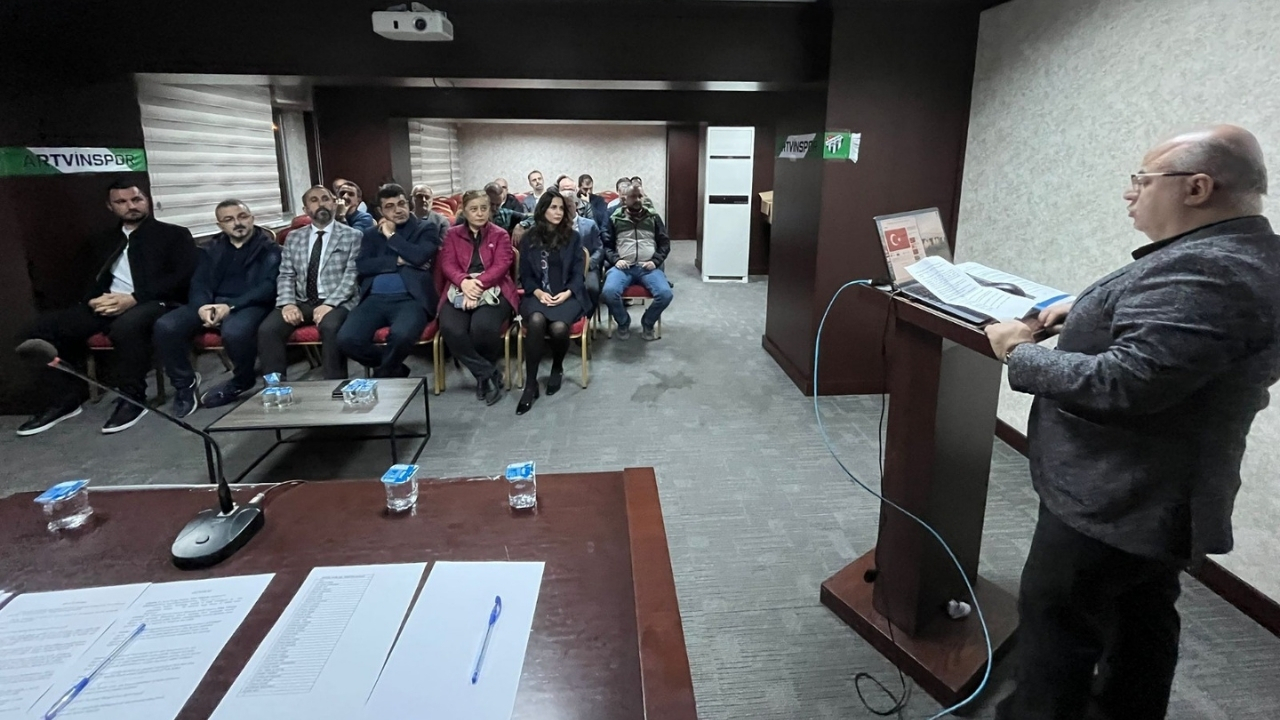 Artvinspor kulübü başkanı İrfan Yıldırım 3. kez güven tazeledi