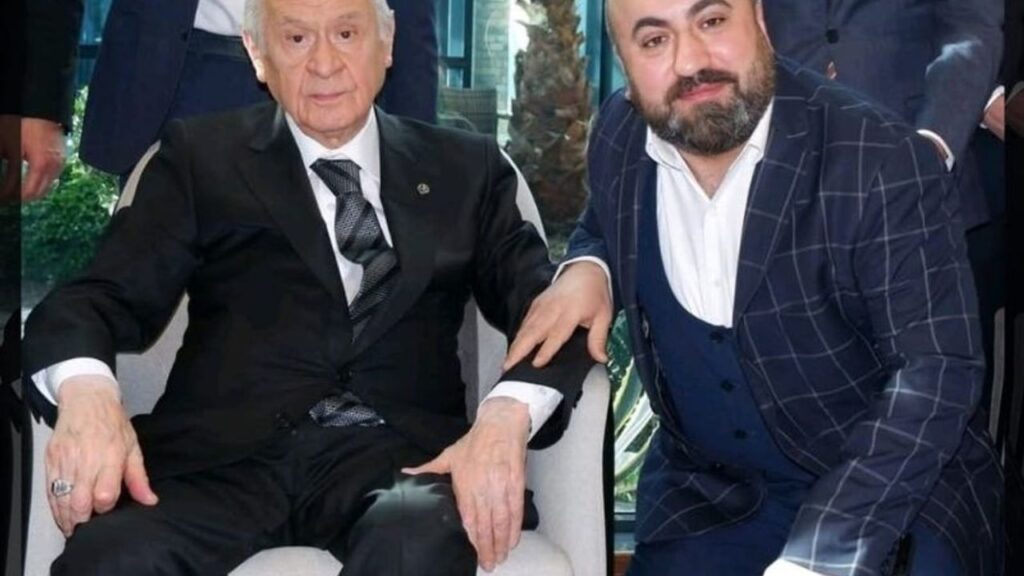 65a0a7ff090a28f5e502d0f86d3472cb Ulkucu kimligiyle taninan Sertan Demirtas Ilkadim da Mecliste