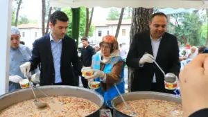 64a49bc4337544feae4caa7ca088d9de Erbaada 2 bin kisiye asure ikram edildi