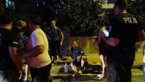 1443dde8ac3846e8f2fb22fb63ab7d34 Komsularin portakal kavgasi kanli bitti 2 yarali