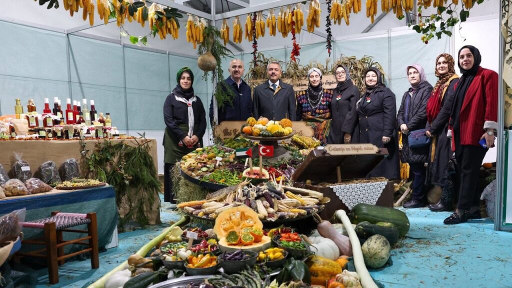 46d5898323bc82581d626d3d505a5542 Vali Baydas Rize Gastronomi Gunlerini ziyaret etti