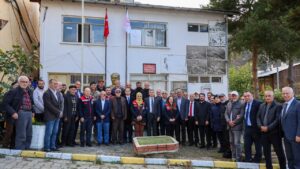 5a45e451e0cfb6df2d486d84fb18a542 Artvin Valisi Ergun Yusufelinde koylulerle bir araya geldi