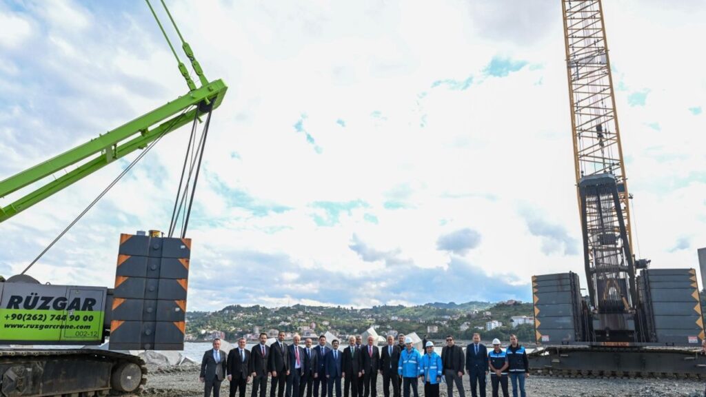 E2ea4f4f1169dcb3f11a06409fc3c33e Bakan Uraloglu Iyidere Lojistik Limanini yerinde inceledi