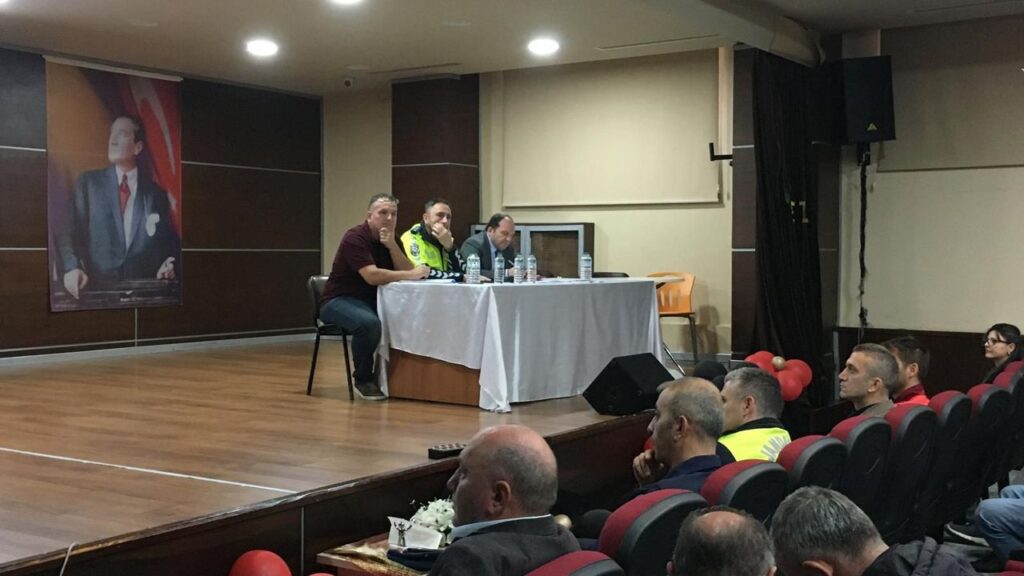 Fd116c2afa1d86ea5c17744f07db5c03 Servis suruculeri ve rehber personellere egitim verildi