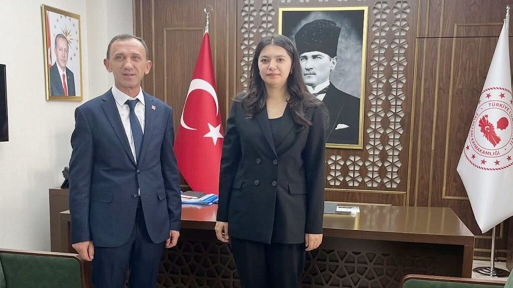 029b772cb530b6c654a7485feb3a4369 Salpazari CHPden Kaymakam Yerlikayaya hayirli olsun ziyareti