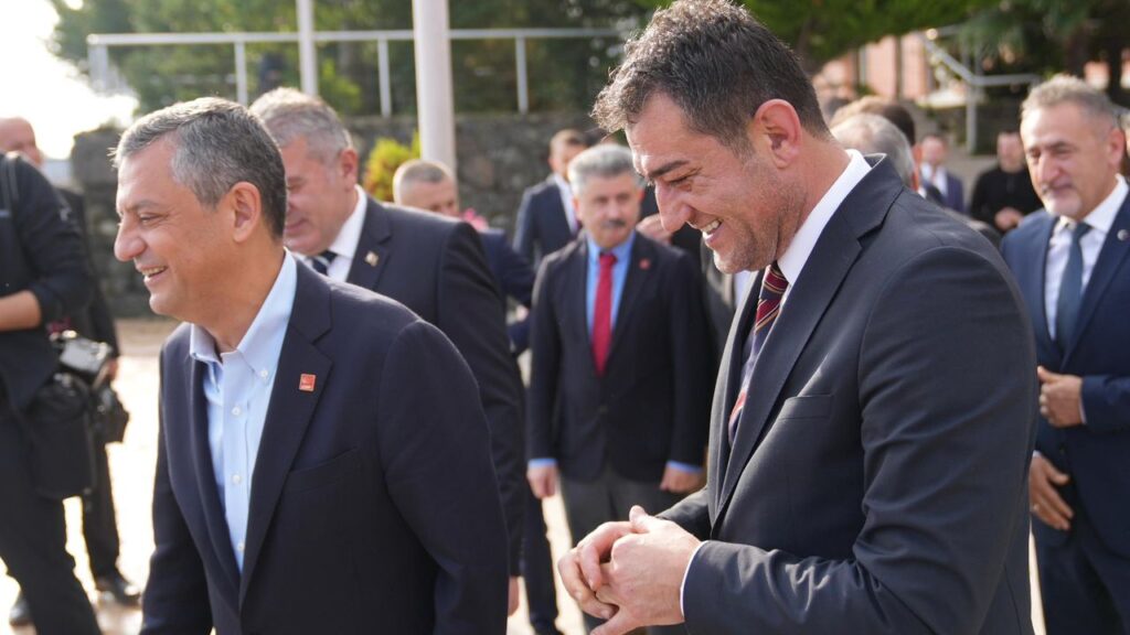 122c27a288058bfc99bd32f67bb48b1a Fuat Kose Orduda Ozgur Ozel ile gorustu