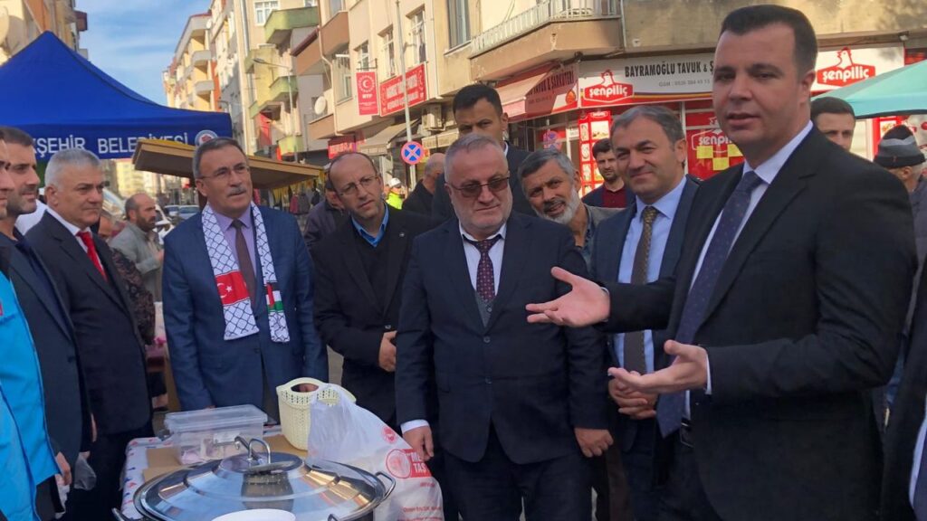 1478a8b9d8e5dfbfc1371383d684a102 Besikduzu Muftulugu Hayir Kermesi duzenledi