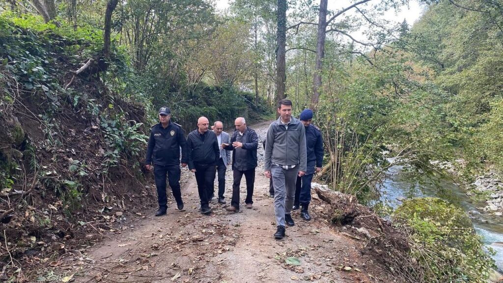 2d830aa1437b0af50c181230db1f16ea Arhavi Kaymakami Cimsirden koy ziyaretleri