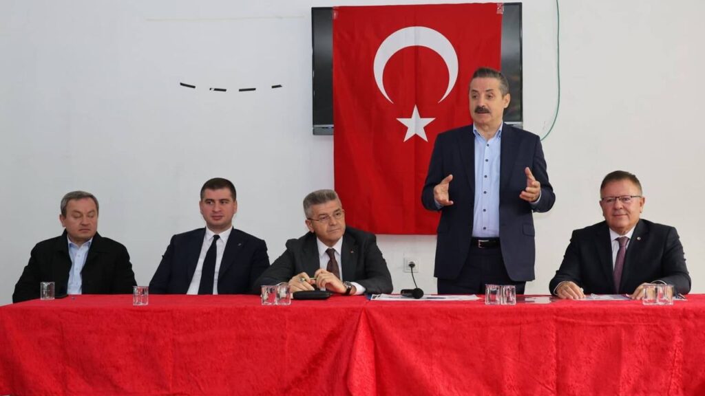 36f1b31d5ba0bc308421183ac65e2b14 Artvin Valisi Ergun ile Milletvekili Celik Artvin Livane Kucuk Sanayi Sitesini Inceledi