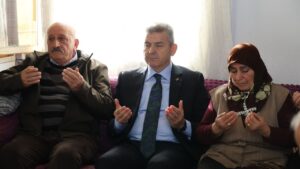 Artvin Valisi Ergün, Ardanuç'taki şehit ailelerini unutmadı