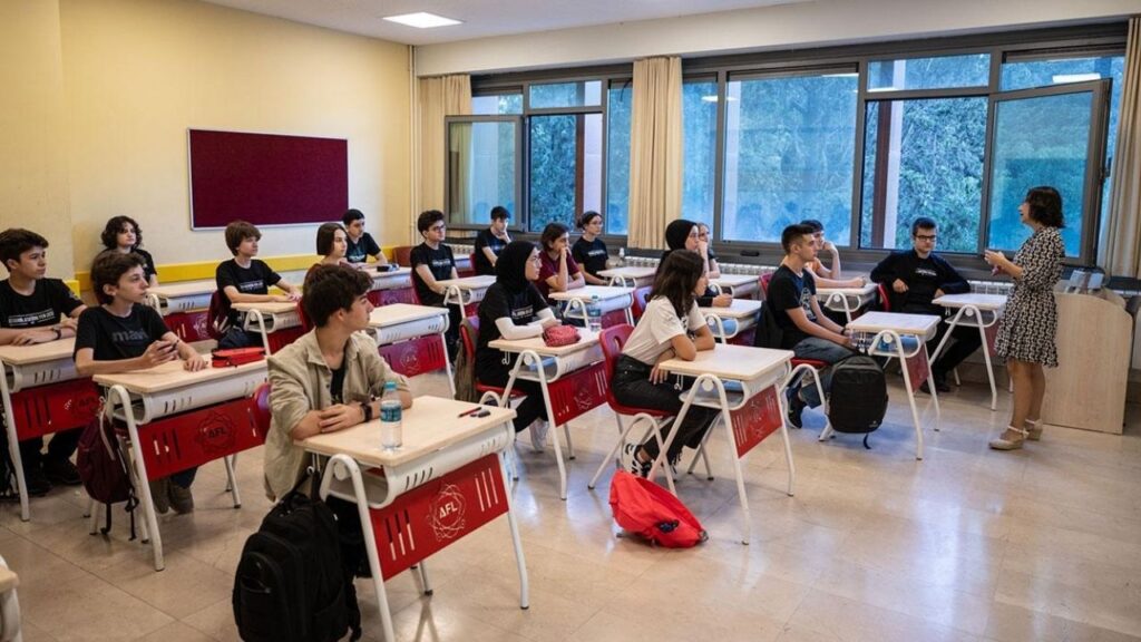 9e13830eb4e7a5c60ab87c3a73b13478 Ara tatil sona erdi Milyonlarca ogrenci yeniden siniflarda