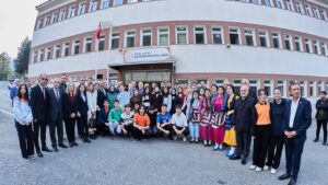 D0cc98d8d58995d13825e5ffc8f0f38d Bes bin kitapli Salpazari Anadolu Lisesi kutuphanesinin acilisi yapildi