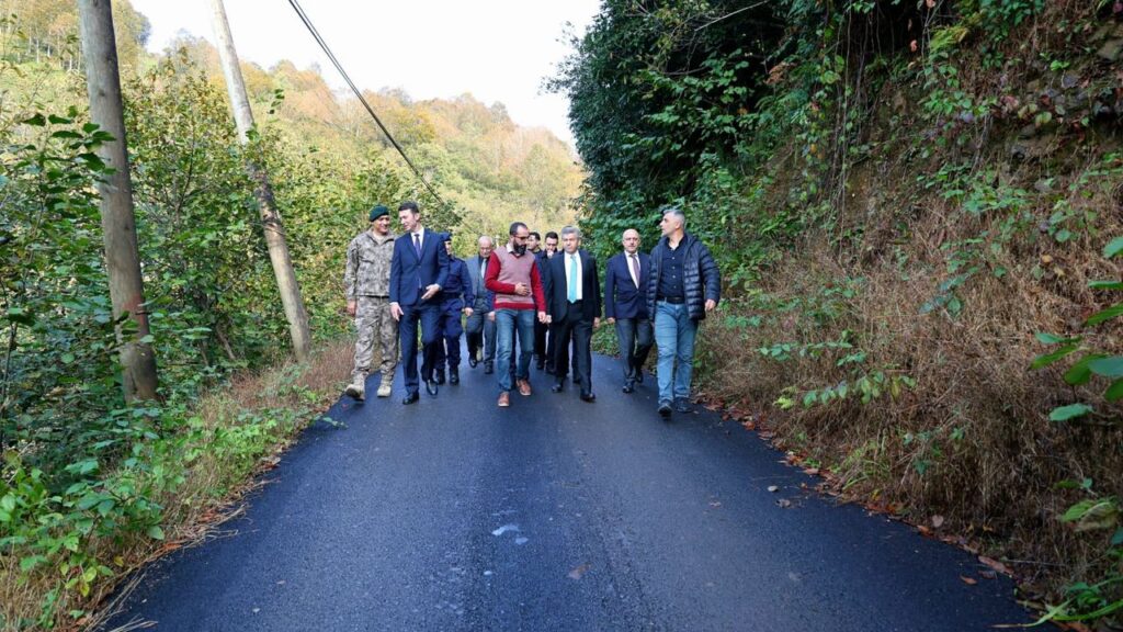 F9cbeaa1d3821beabd0e409d5d1c960e Vali Ergun Arhavide ziyaret ve incelemelerde bulundu